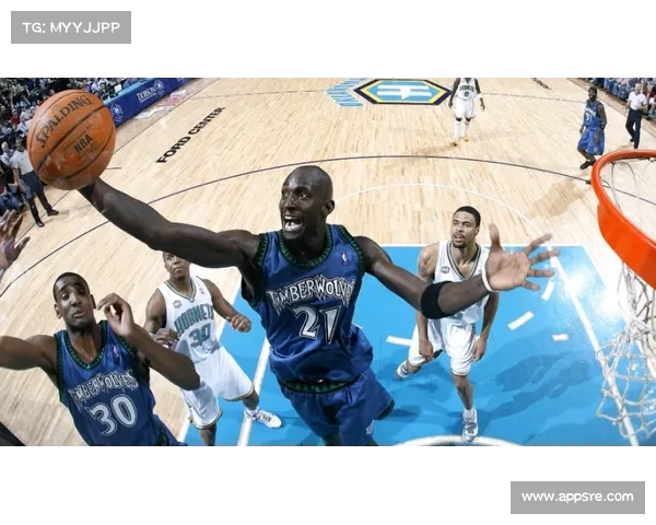 《激情与速度的交织 NBA赛场上的篮球艺术与动感绘画》 《激情与速度的交织 NBA赛场上的篮球艺术与动感绘画》